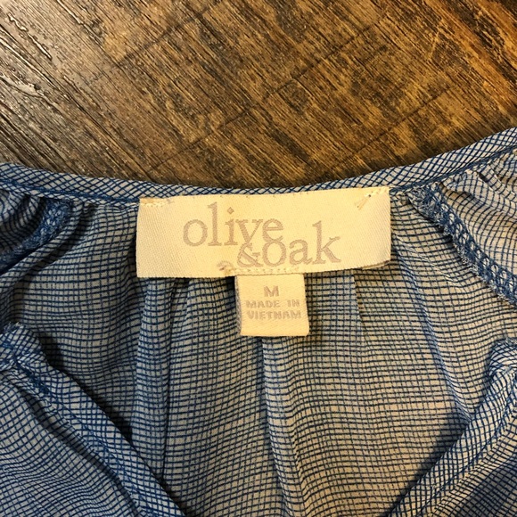 Light blue Olive & Oak blouse size medium - Picture 3 of 3